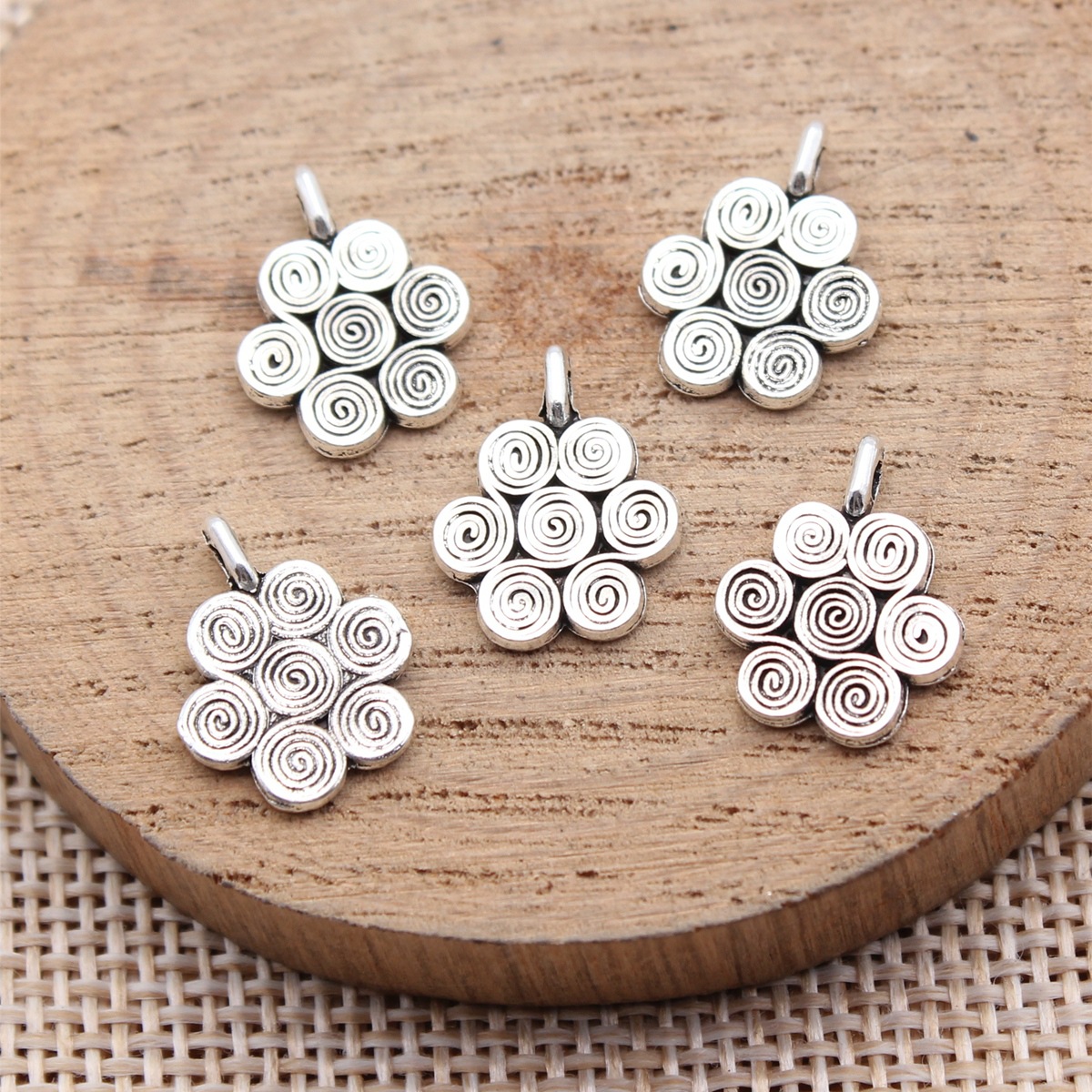 Vintage Fashion Stores - 40개 15x12mm(0.59x0.47인치) 앤틱 실버 컬러 소용돌이
